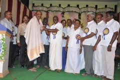 2-kpsvd-surendran-honoured-by-the-chief-guest-hostel-day-24-11-2013