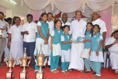 112th-kamarajar-birthday-competition-prize-distrubution-function-on-25-07-2014-students-geting-prize-from-the-chief-guest